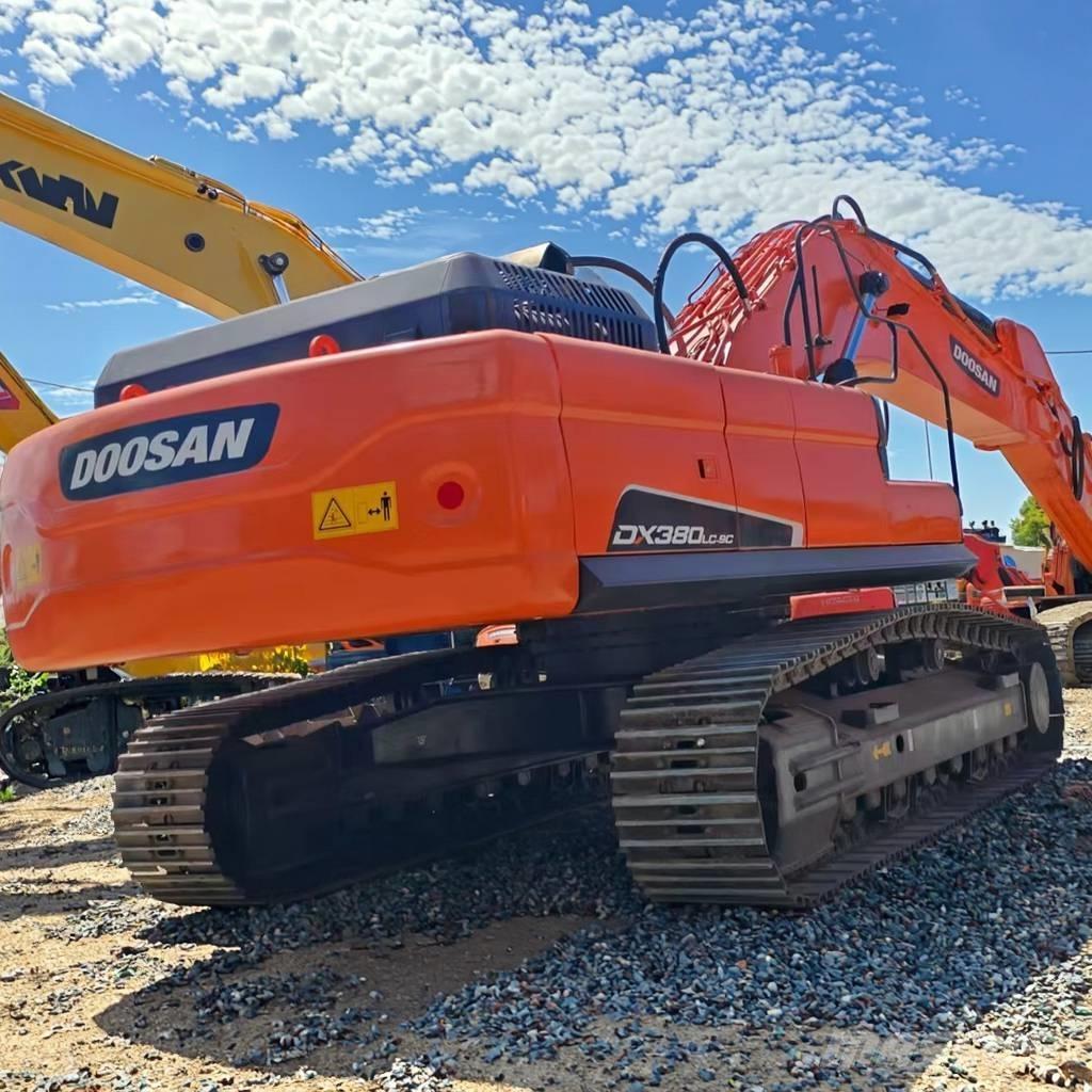 Doosan DX 380 LC Bandgrävare
