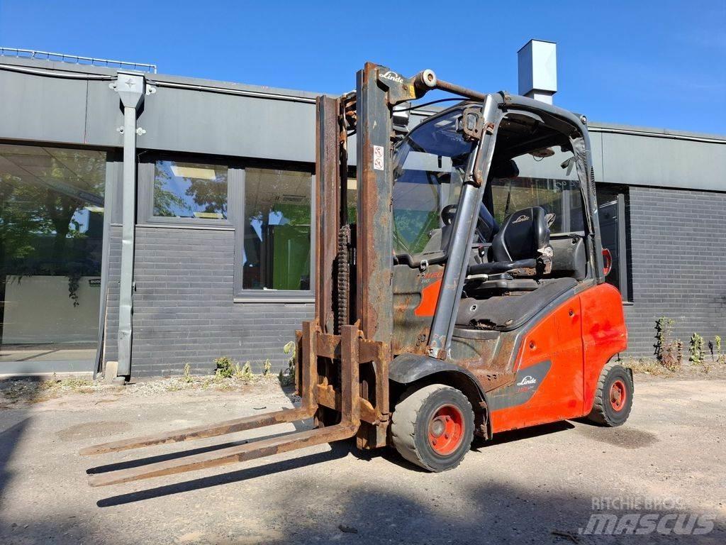 Linde H20T Gasolmotviktstruckar