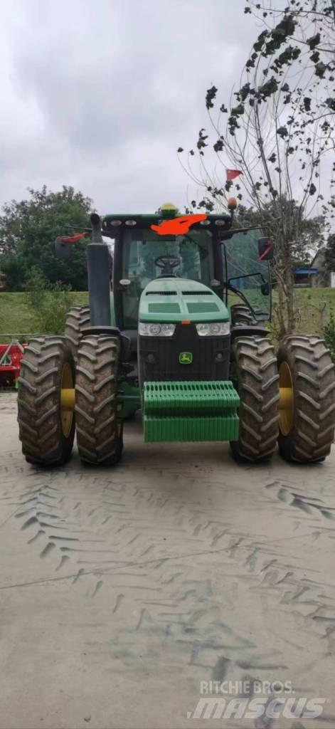 John Deere 8R·3204 Traktorer