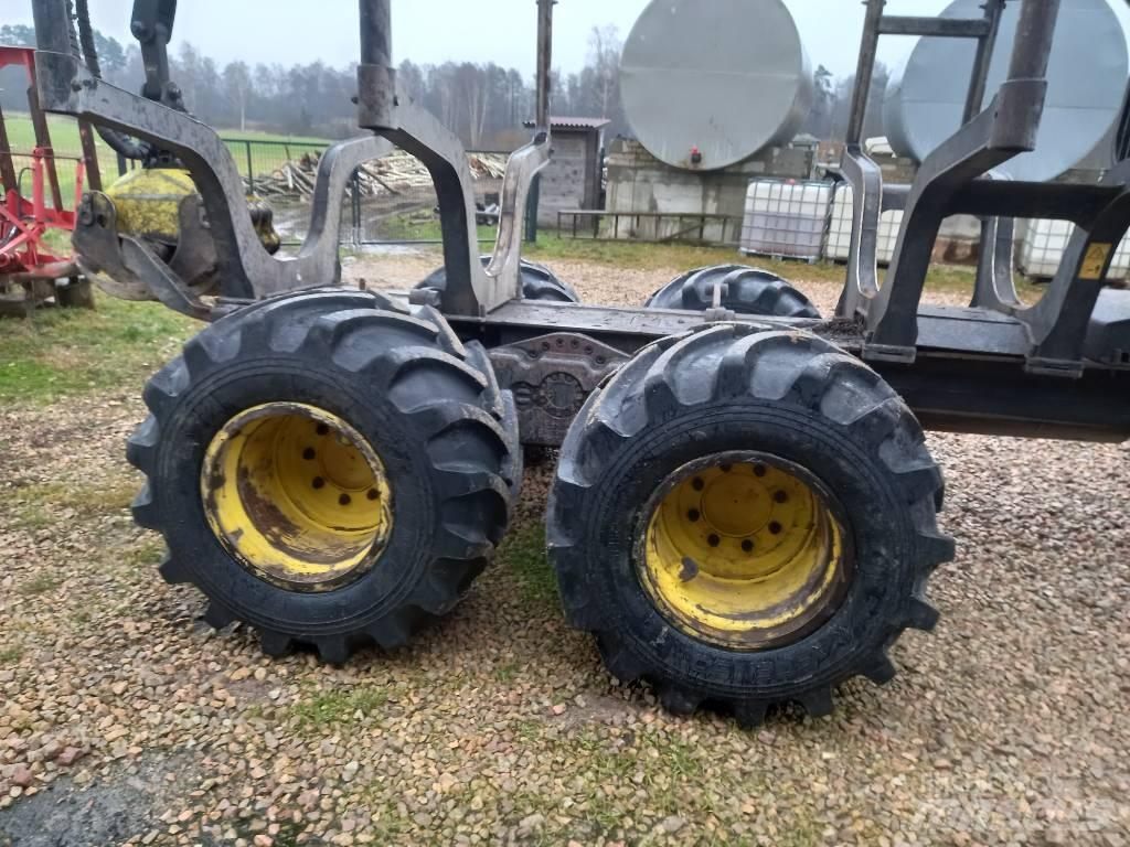 John Deere 810E Skotare
