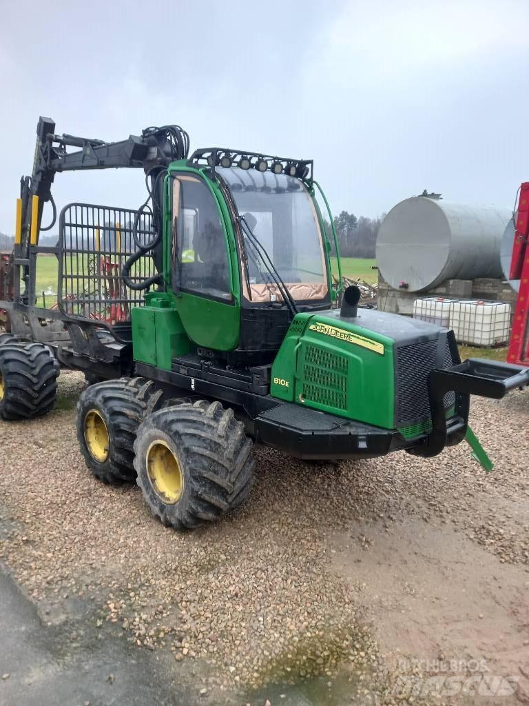 John Deere 810E Skotare