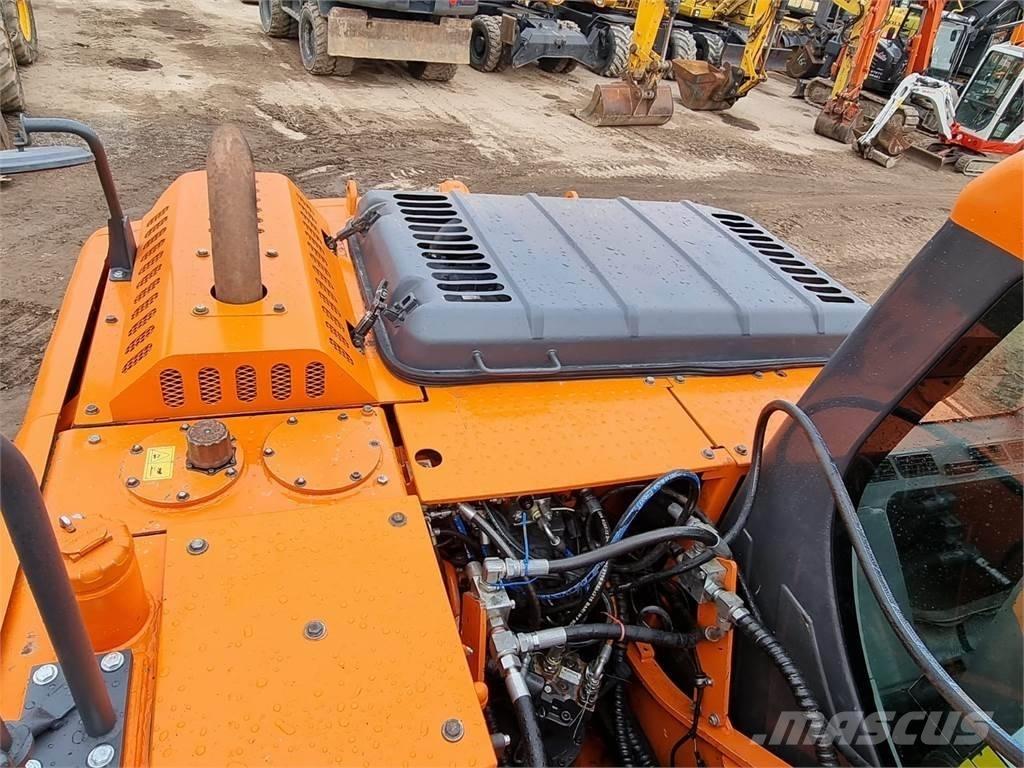 Doosan DX 140 LC-3 Bandgrävare