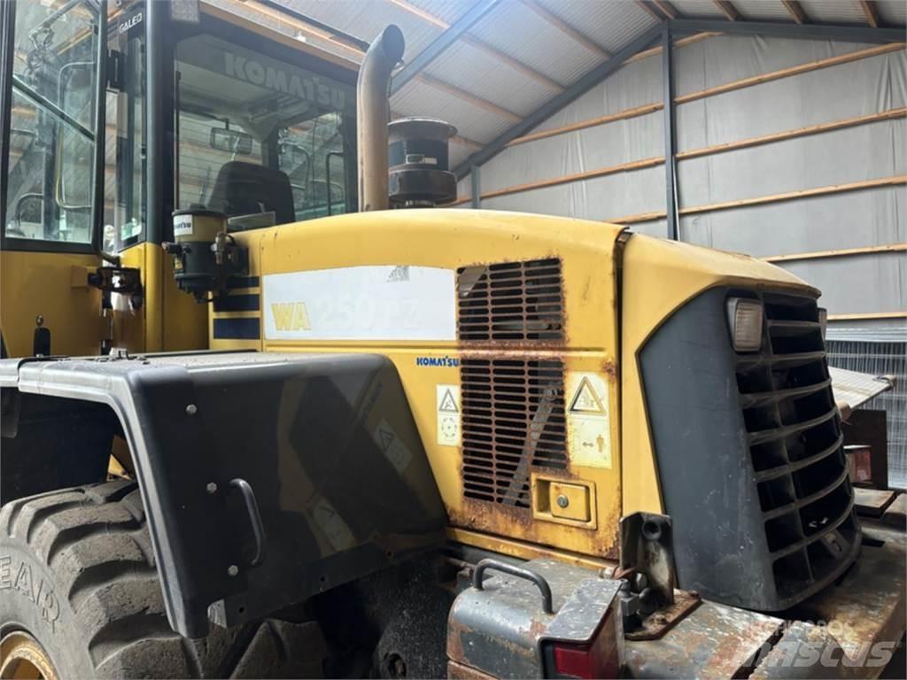 Komatsu WA250PZ-5 Hjullastare