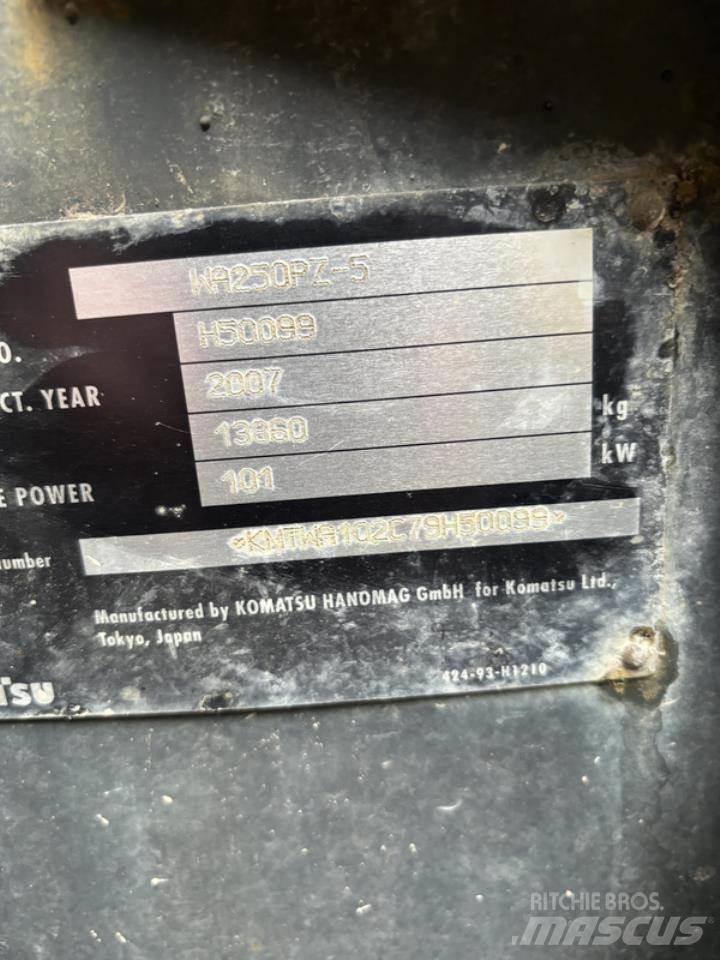 Komatsu WA250PZ-5 Hjullastare