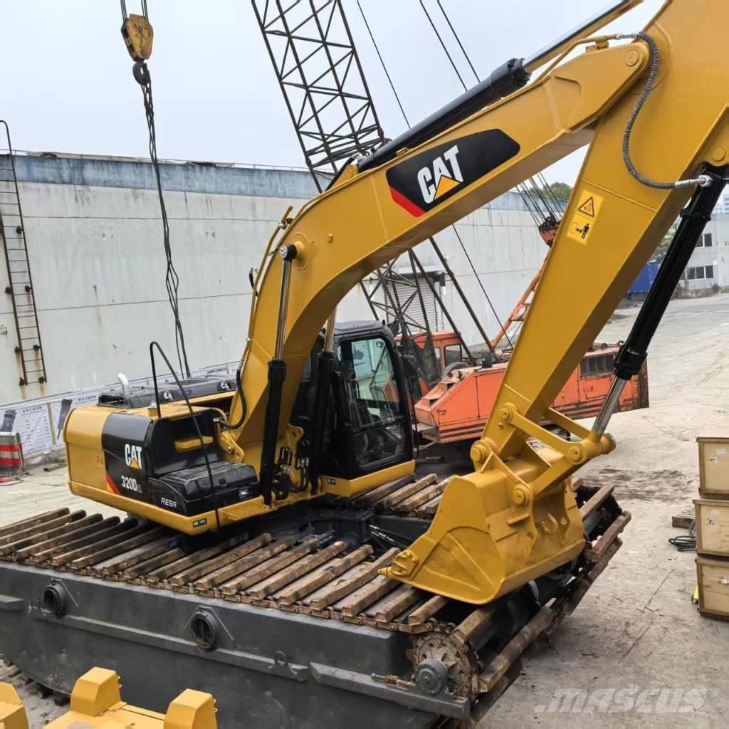 CAT 320 D Amfibiska grävmaskiner