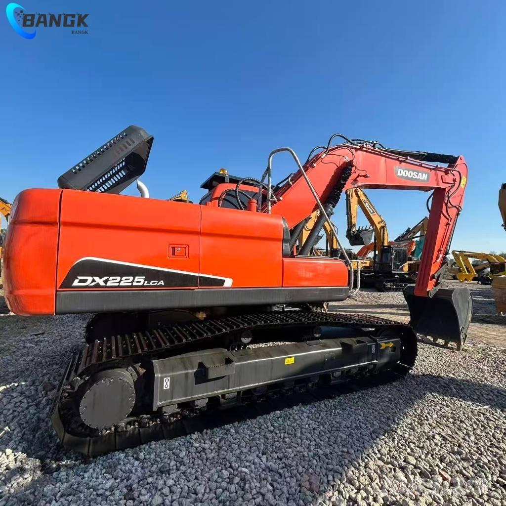 Doosan DX 225 LCA Bandgrävare