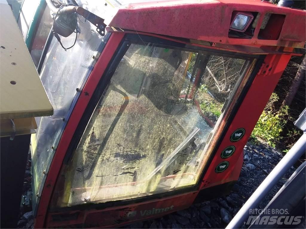 Valmet 941 Hytter och interiör