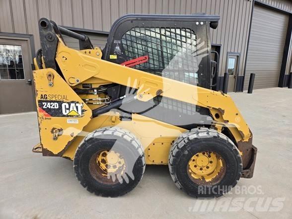 CAT 242D Kompaktlastare