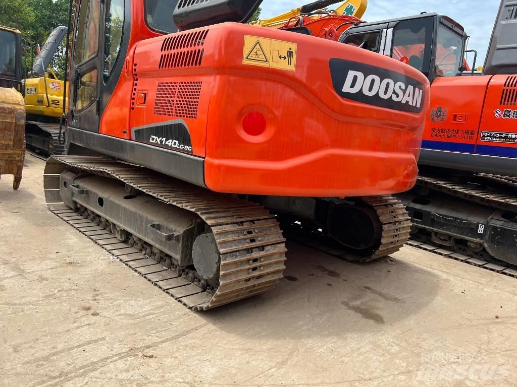 Doosan DX140 Bandgrävare