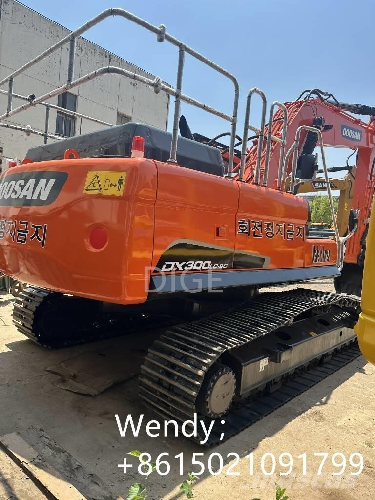 Doosan DX 300 Midigrävmaskiner 7t - 12t