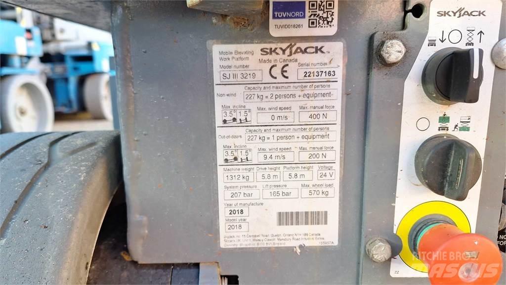 SkyJack SJIII3219 Saxliftar