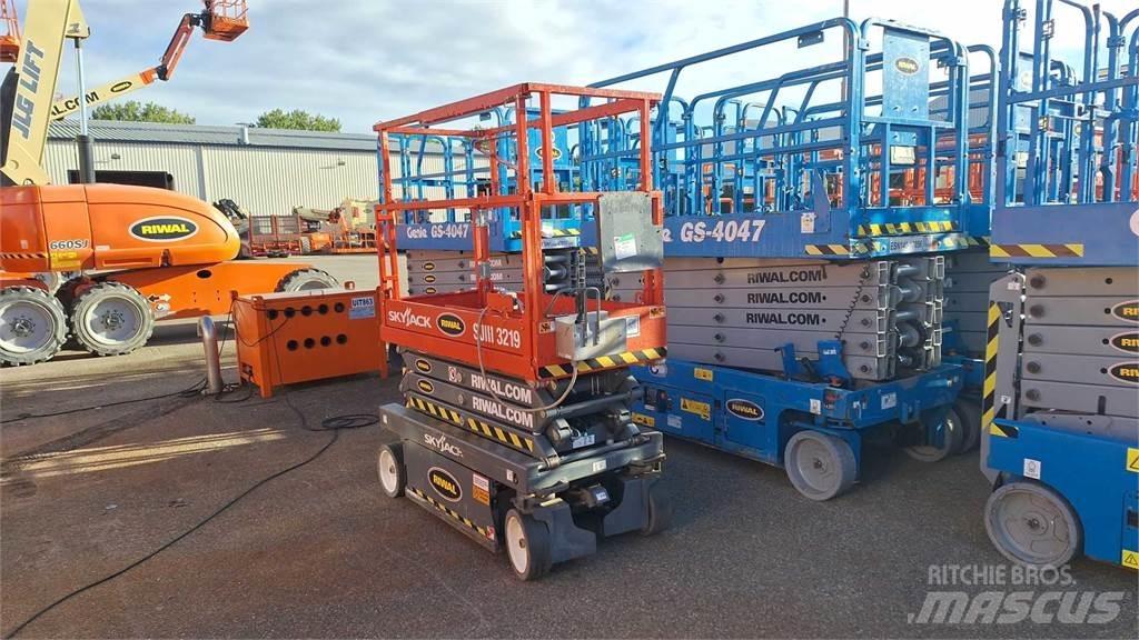 SkyJack SJIII3219 Saxliftar