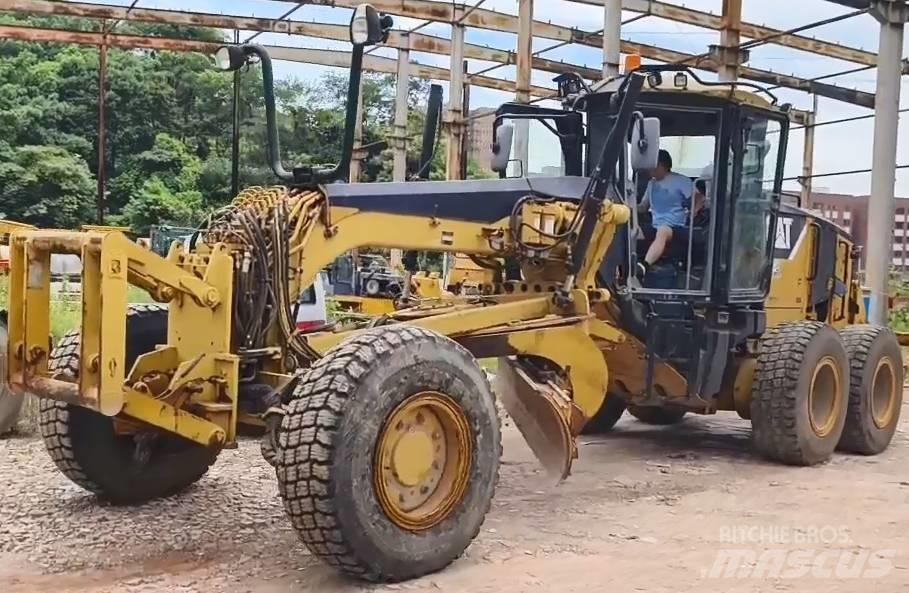 CAT 160 M Väghyvlar