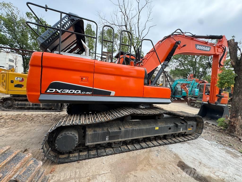 Doosan DX 300 Bandgrävare