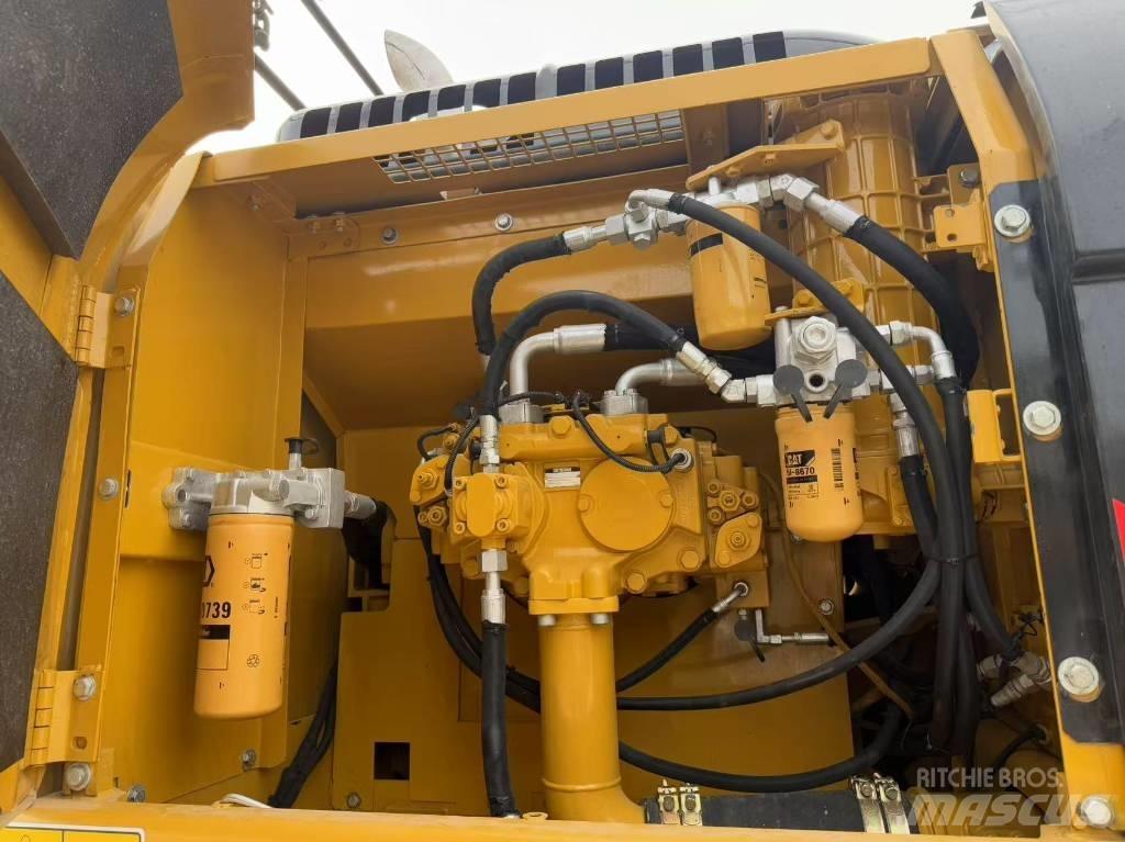 CAT 330 D L Bandgrävare