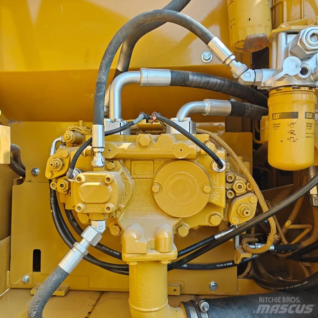 CAT 320D2 Bandgrävare