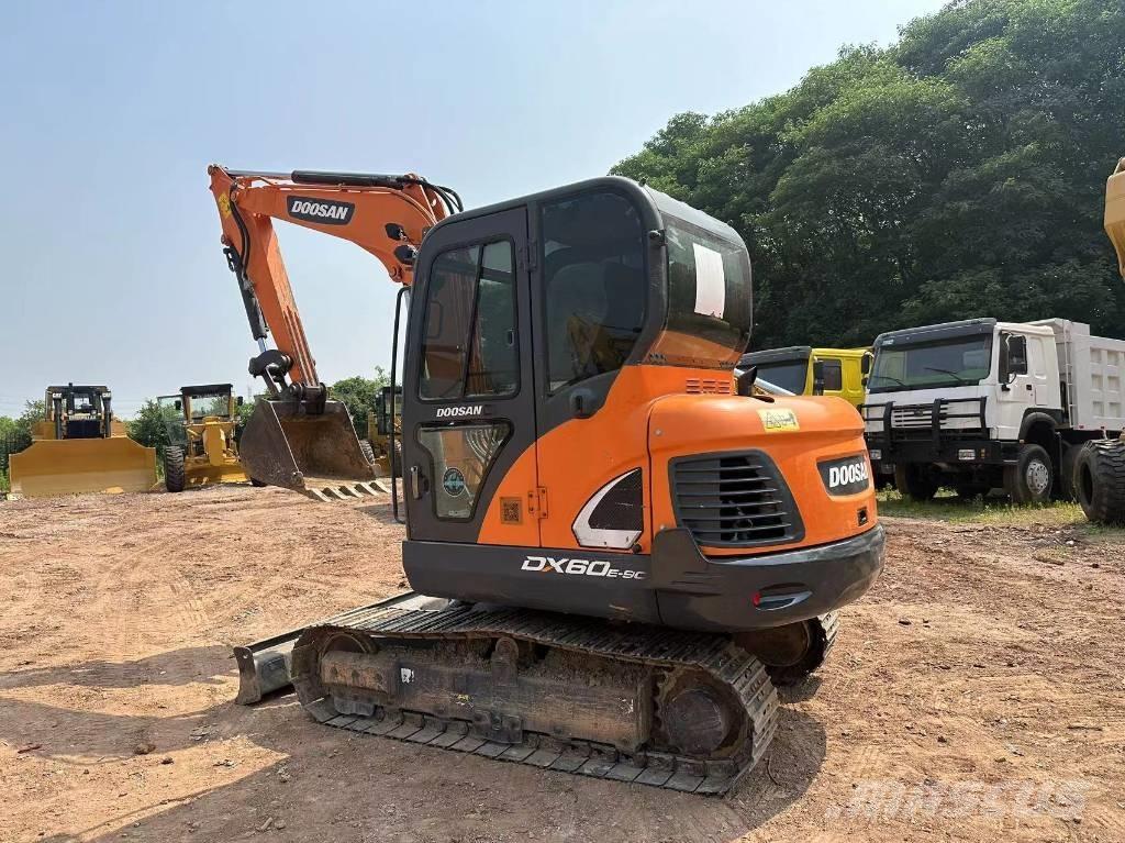 Doosan DX 60 Bandgrävare