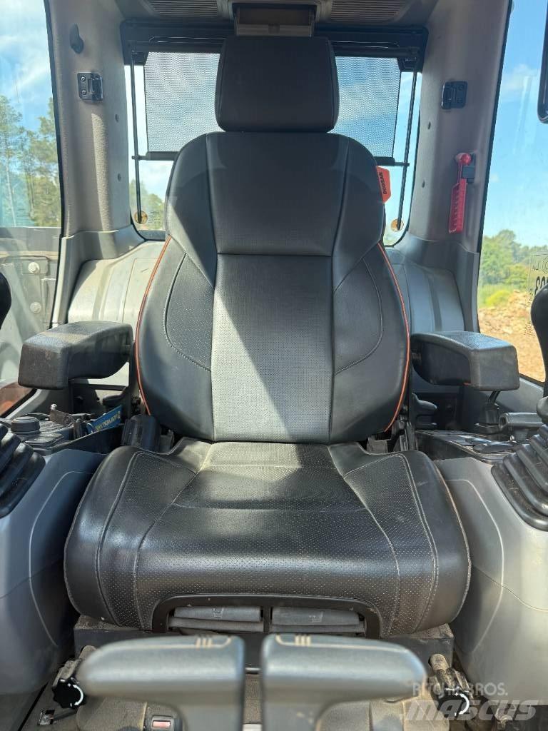 Doosan DX 235 LCR Bandgrävare