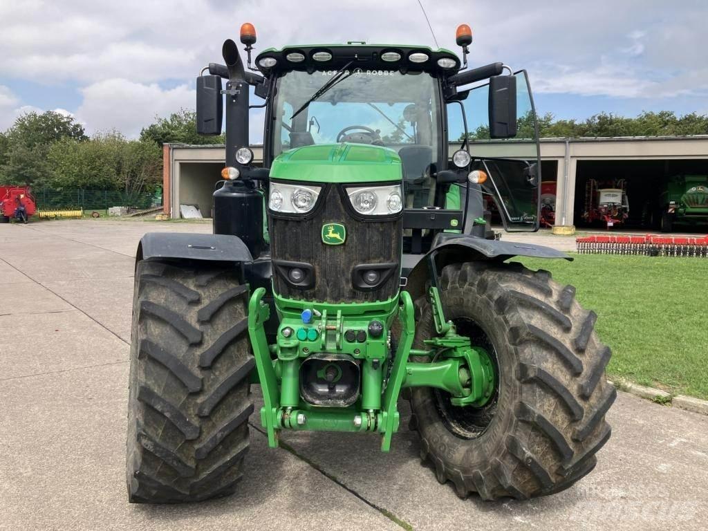 John Deere 6215R Traktorer