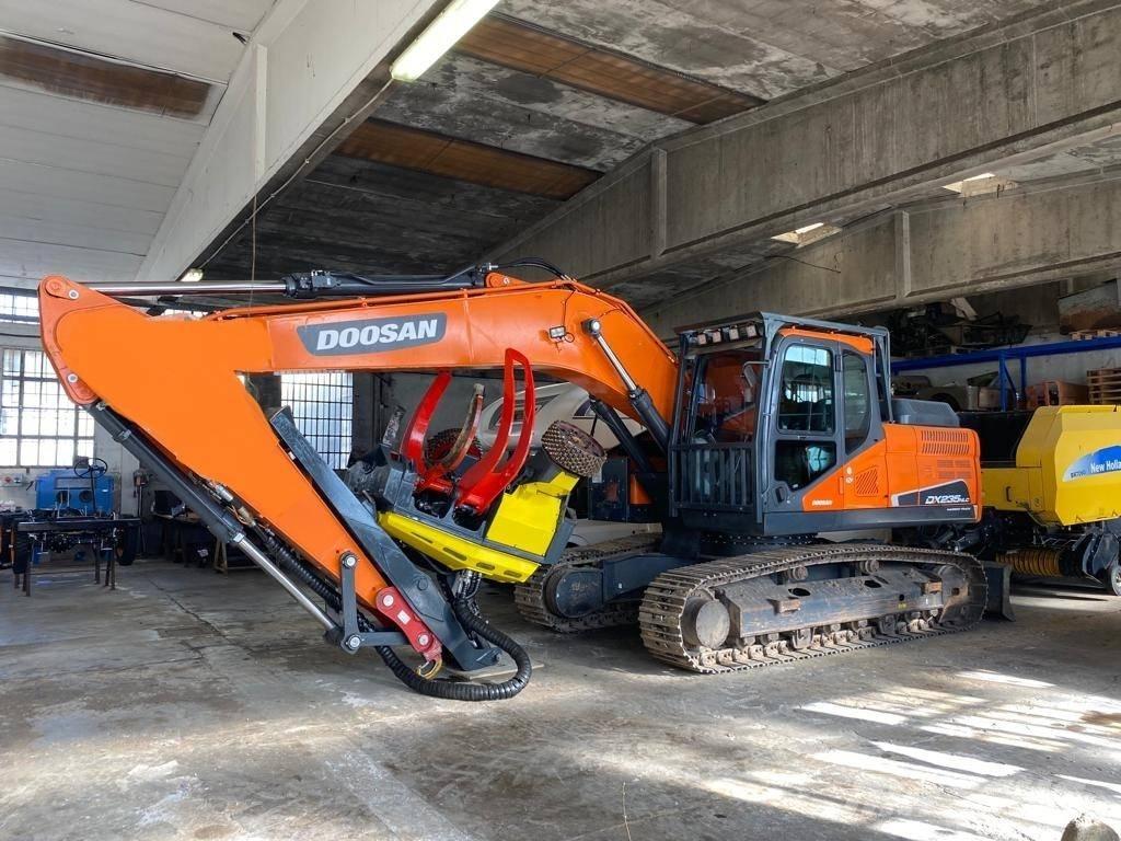 Doosan DX 235 NLC-5 Bandgrävare