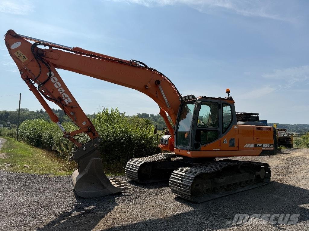 Doosan DX 225 LC Bandgrävare