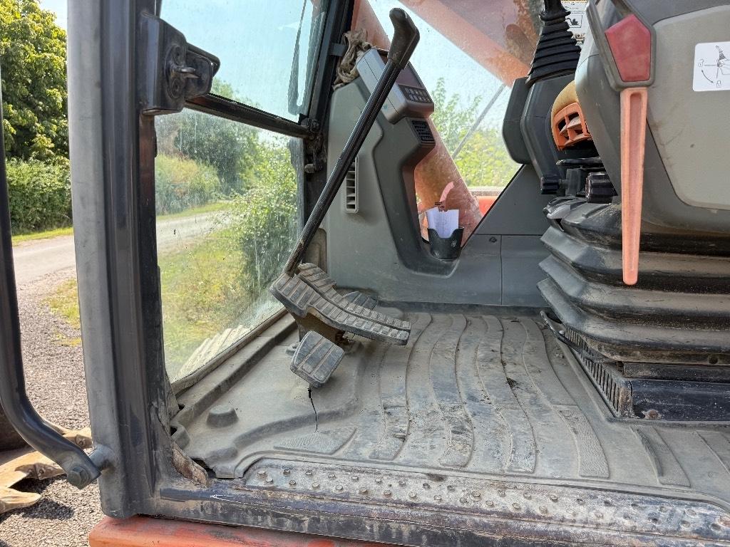 Doosan DX 225 LC Bandgrävare