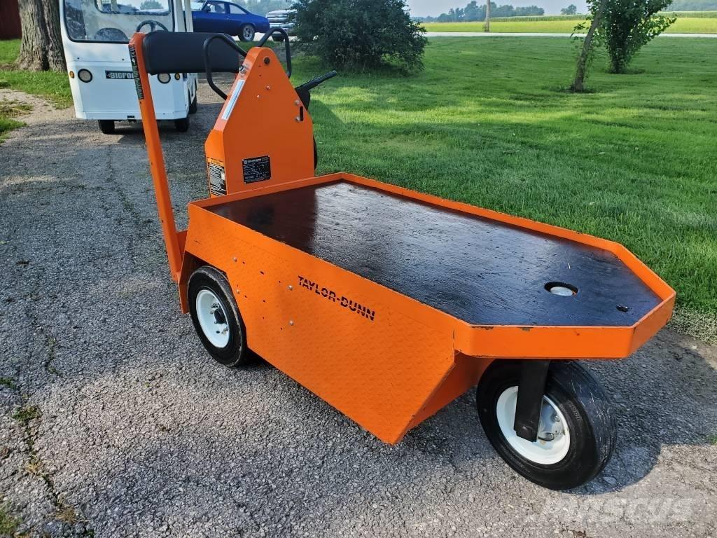 Taylor-Dunn SC100 Dragtruck