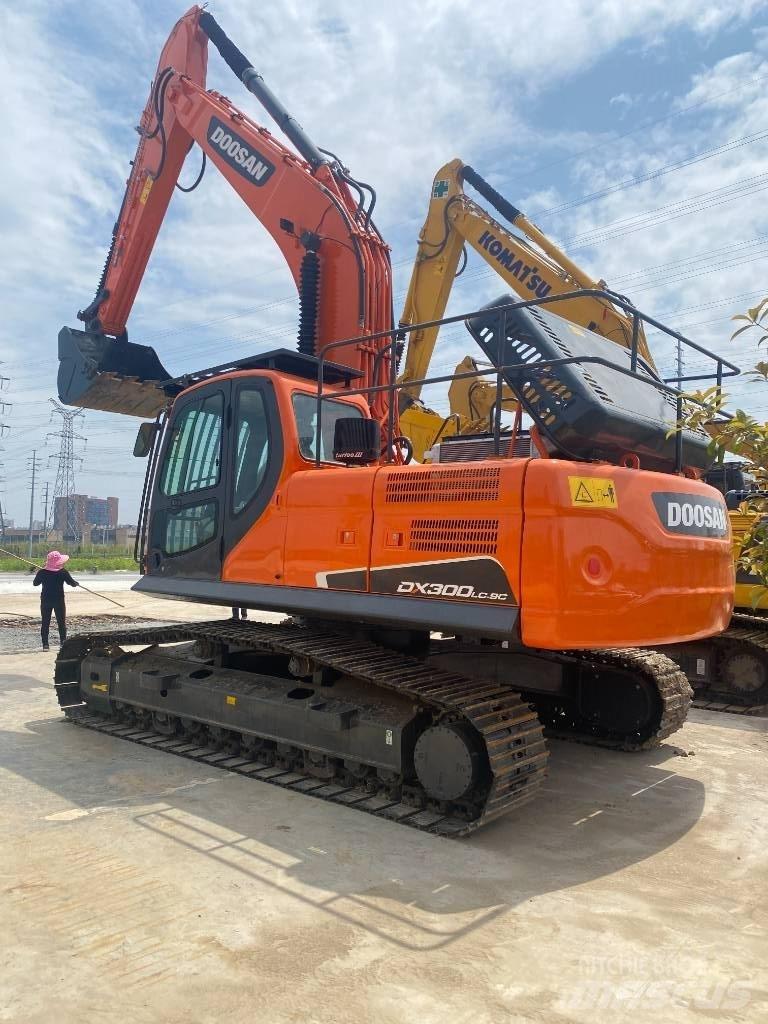 Doosan DX 300 Bandgrävare