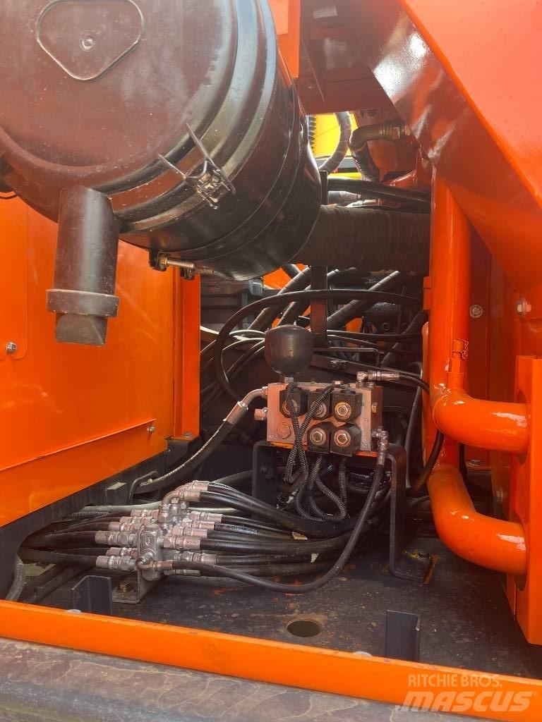 Doosan DX 300 Bandgrävare