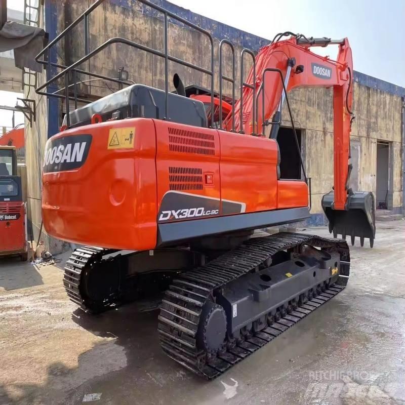 Doosan DX 300 LC-9C Bandgrävare