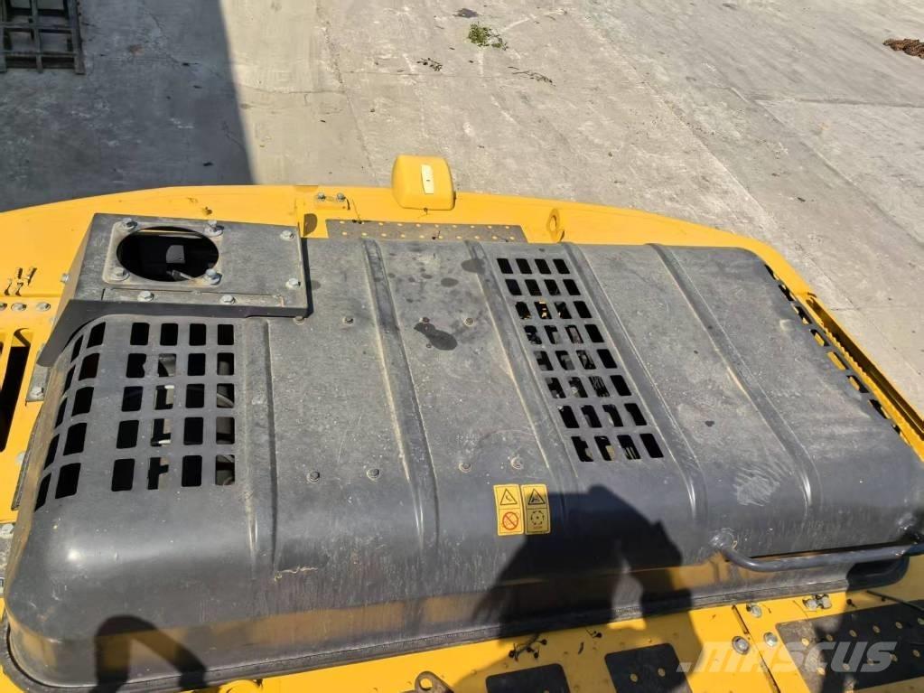 Komatsu PC 200-8 Bandgrävare
