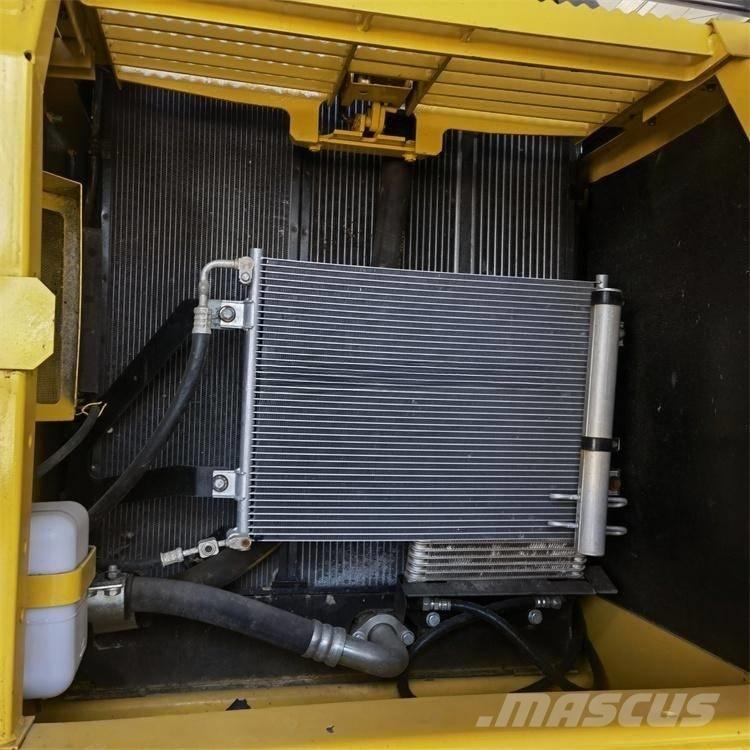 Komatsu PC200-8 Bandgrävare