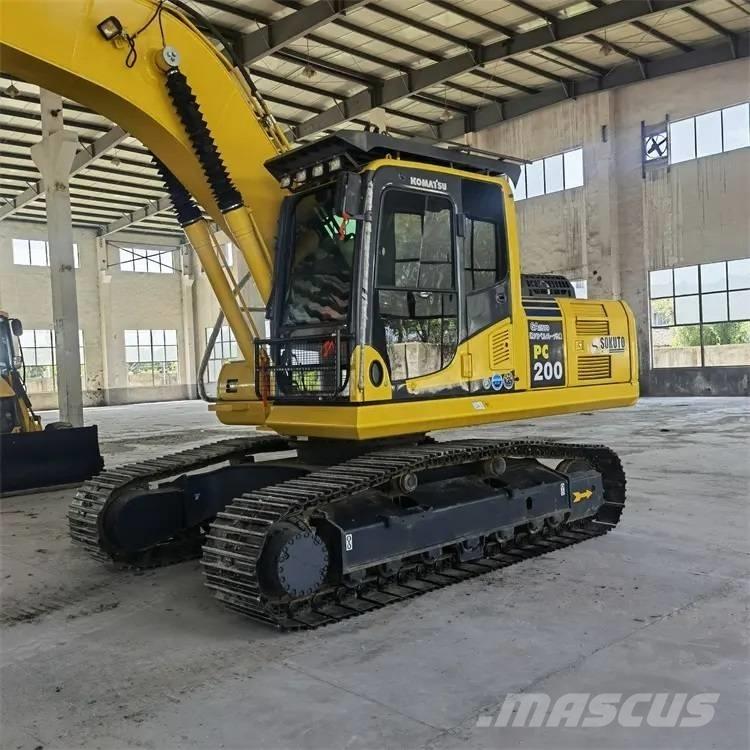 Komatsu PC200-8 Bandgrävare