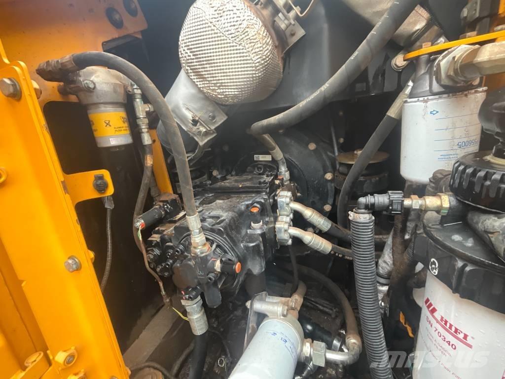 JCB JS 130 LC Bandgrävare