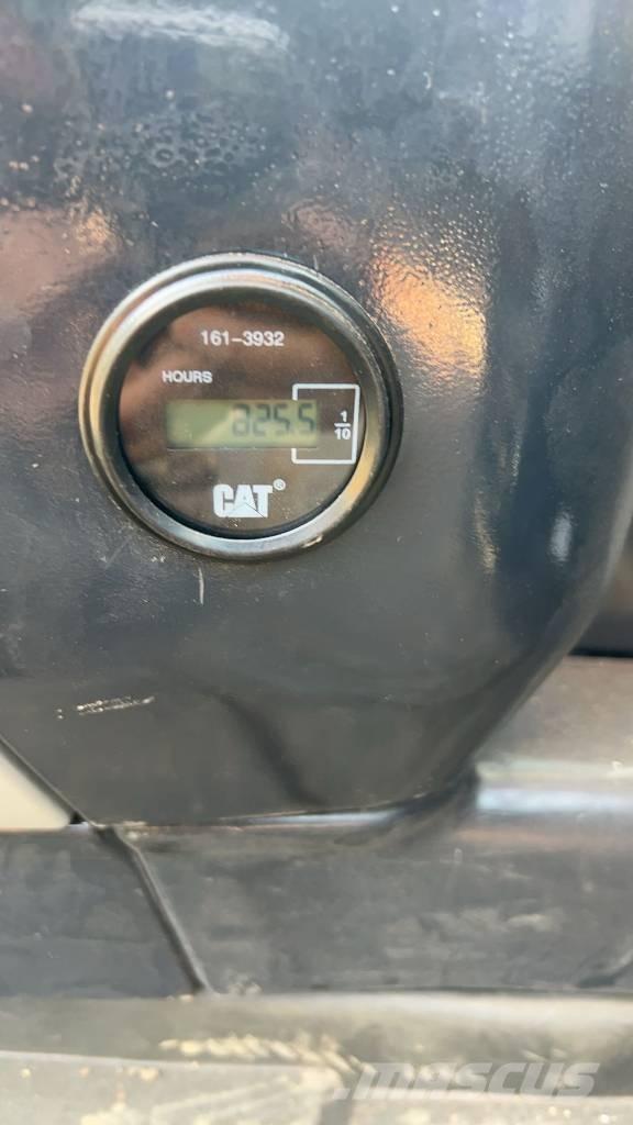 CAT 325 D Bandgrävare