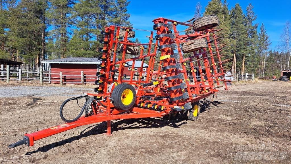 Väderstad Ferox 700 Harvar