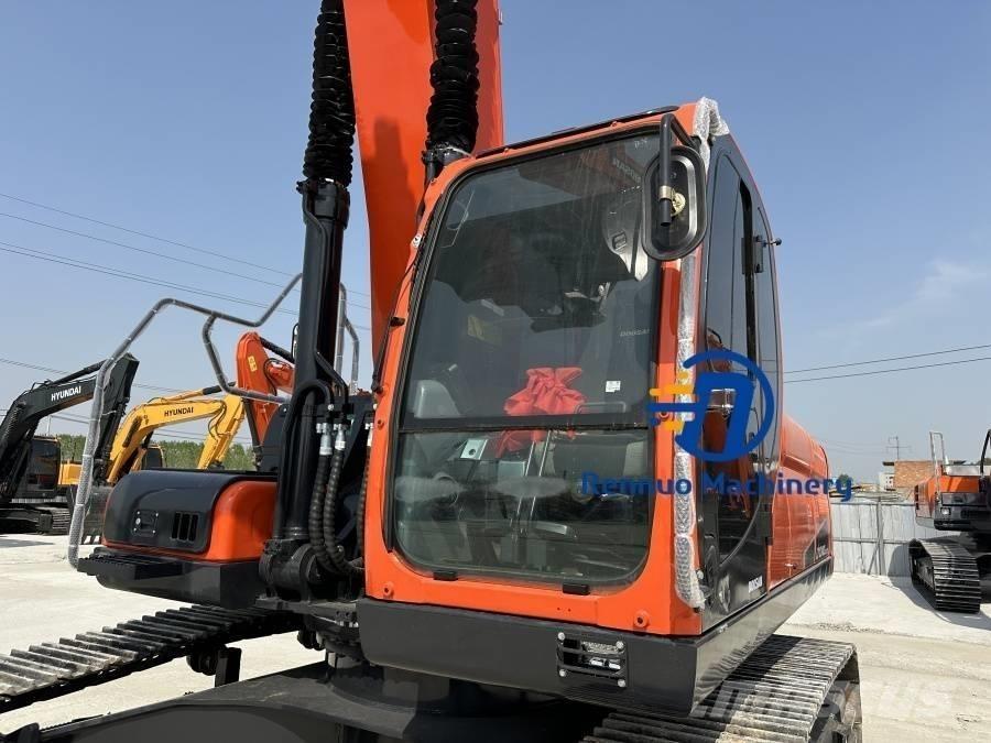 Doosan DX 340 Bandgrävare
