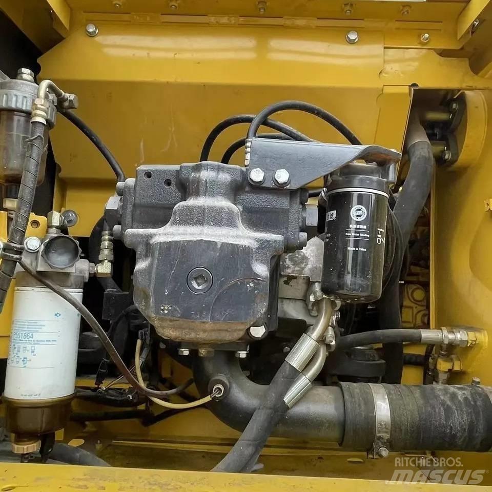Komatsu PC200-8 Bandgrävare