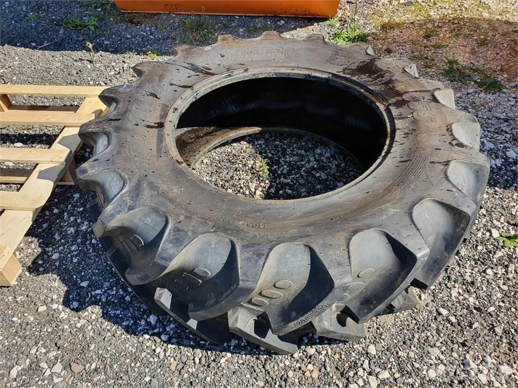 BKT 420/85R30 Däck, hjul och fälgar