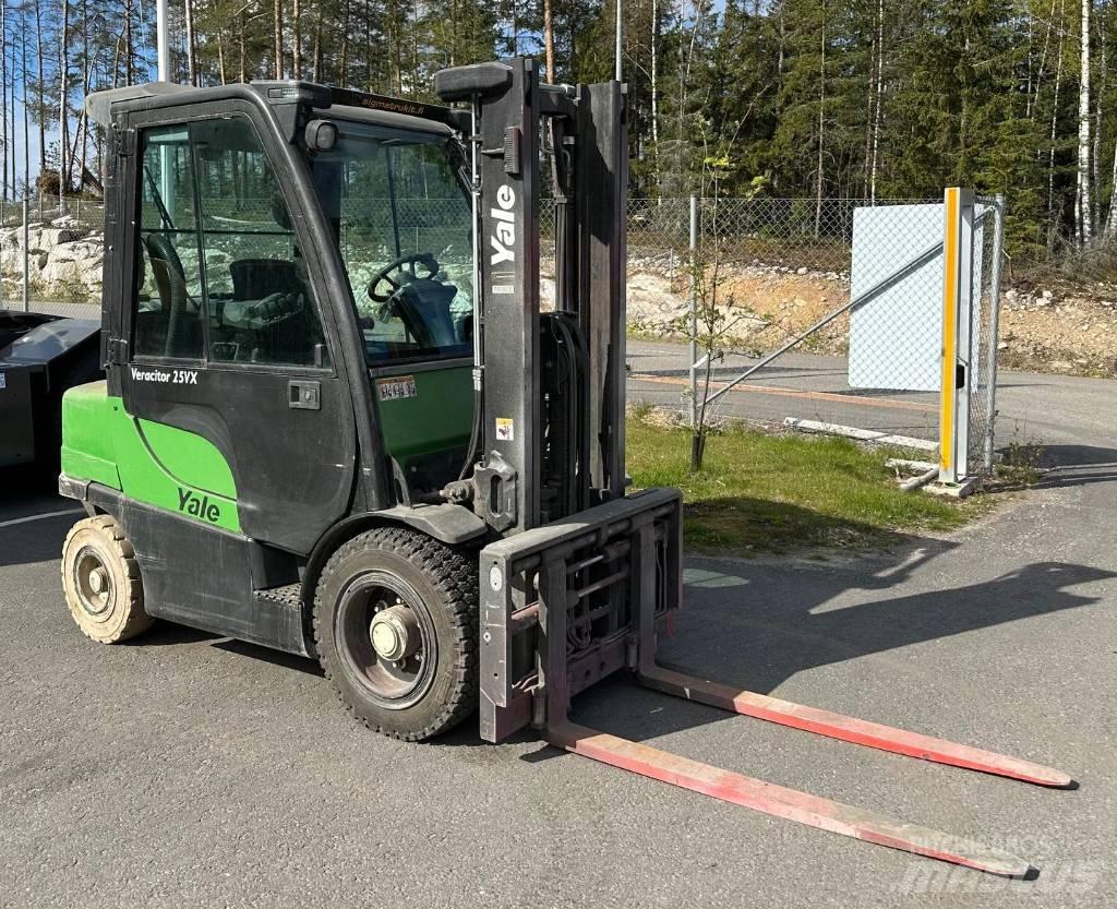 Yale GLP 25 VX Gasolmotviktstruckar