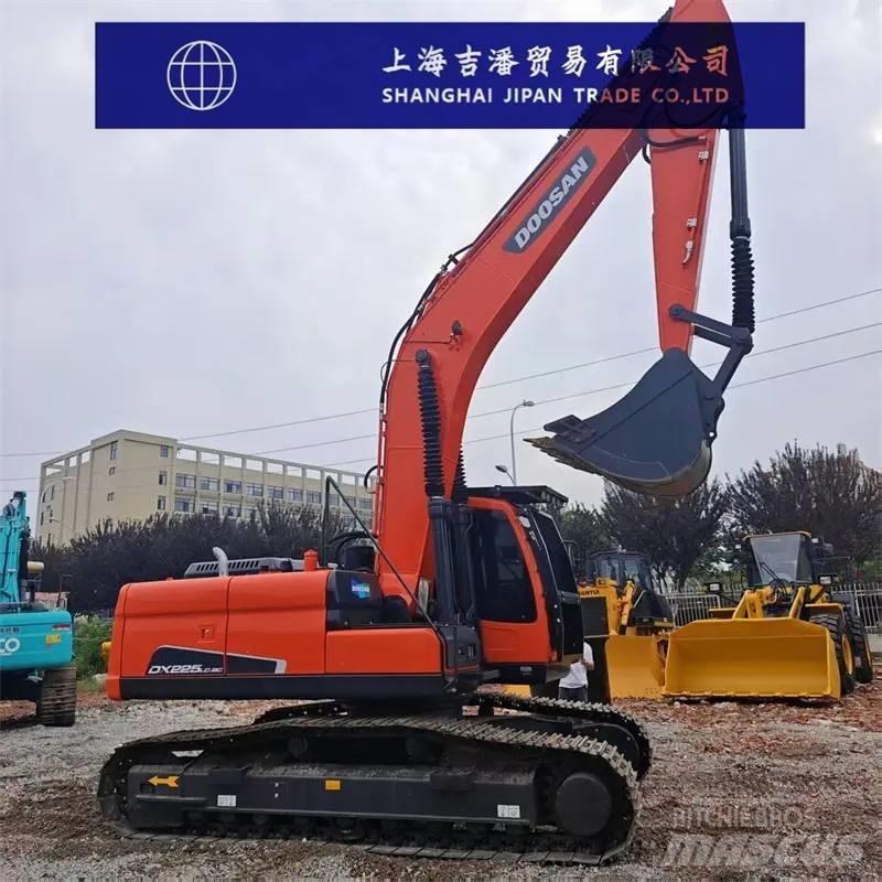 Doosan DX 225 Bandgrävare