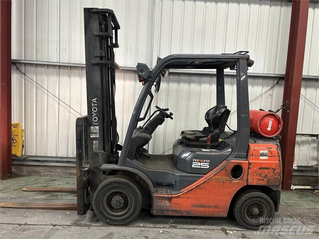 Toyota 02-8FGF25 Gasolmotviktstruckar