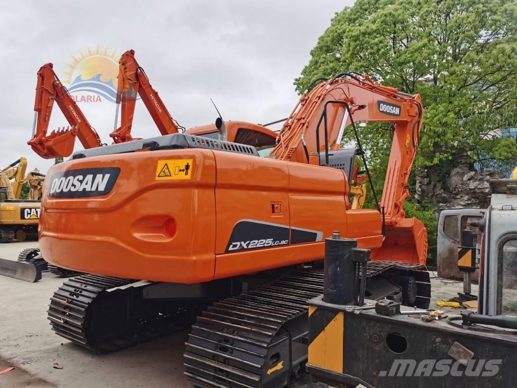 Doosan DX 225 LC Bandgrävare