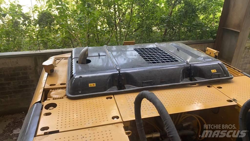 CAT 320D2L Bandgrävare