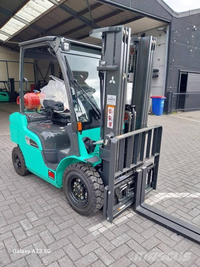 Mitsubishi FG 25 N Gasolmotviktstruckar