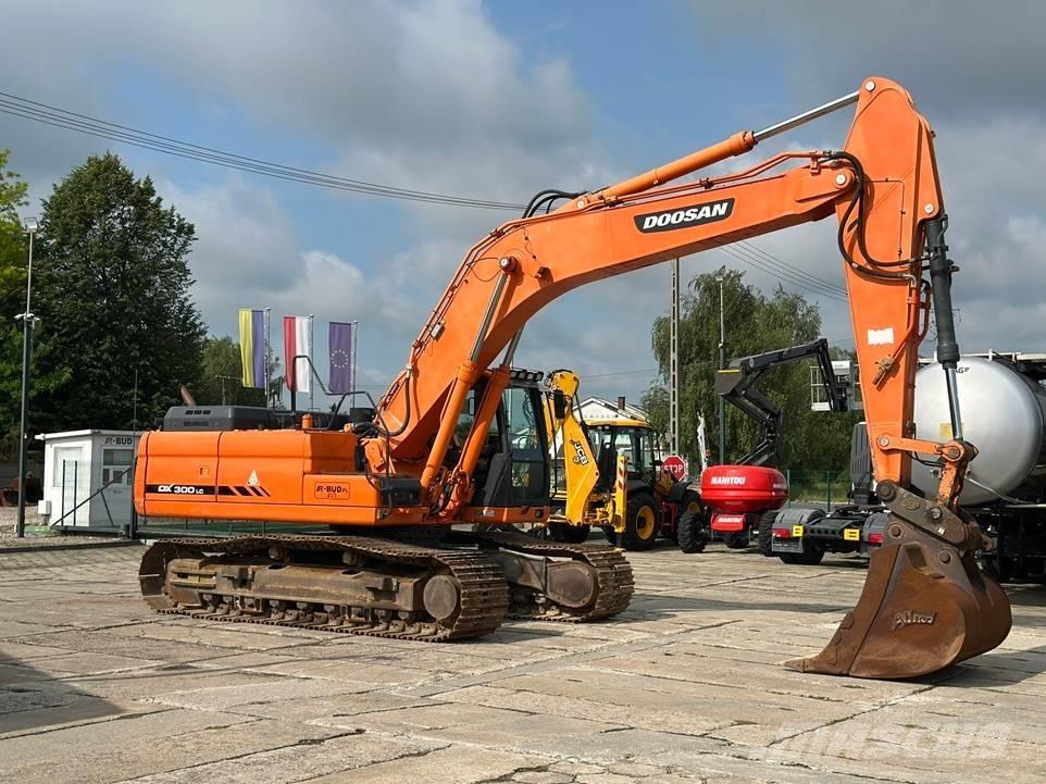 Doosan DX 300 LC-3 Bandgrävare