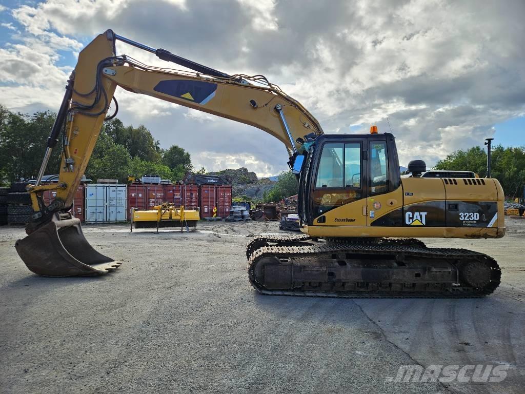 CAT 323 Bandgrävare