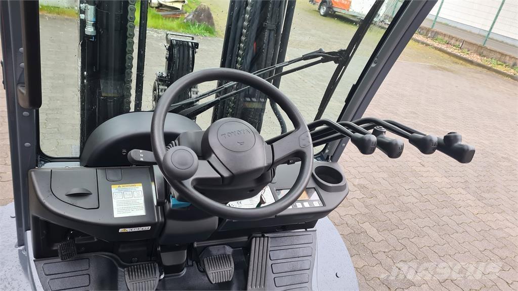 Toyota 02-8FGJF35 Gasolmotviktstruckar