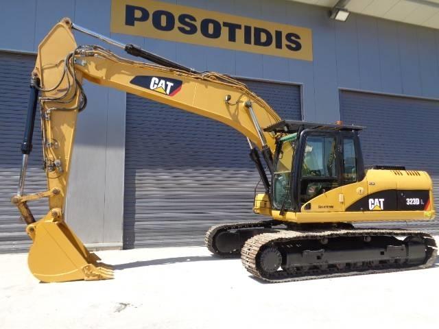 CAT 323 D L Bandgrävare