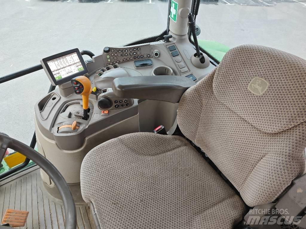 John Deere 6215 R Traktorer